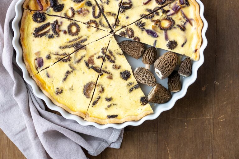 Morkel-quiche med karamelliserede rødløg Morkel-quiche med karamelliserede rødløg