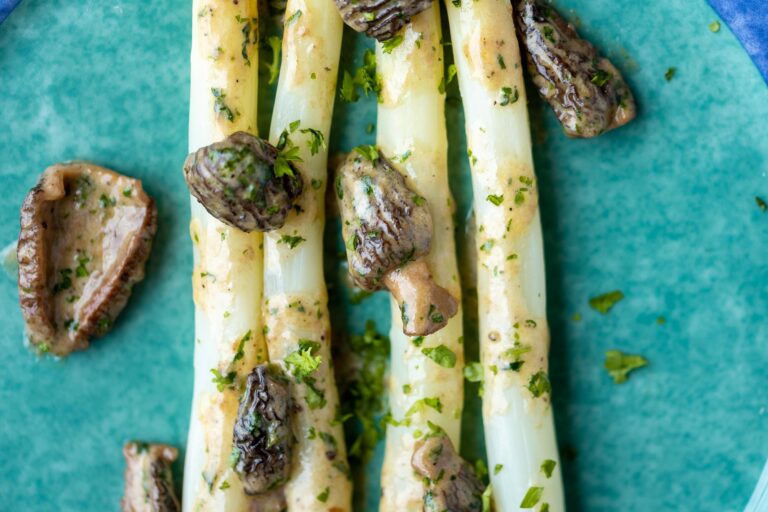 White Asparagus with Creamy Morel Mushrooms Creamy morels and white asparagus asparagus