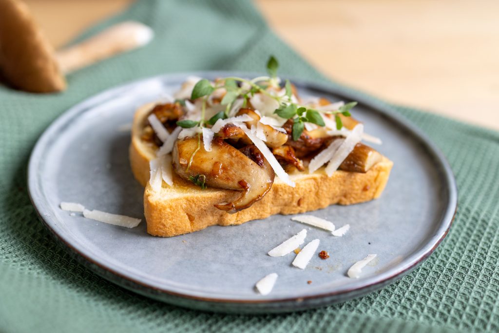 Karl Johan toast_11 Svampetoast med smørstegte Karl Johan svampe